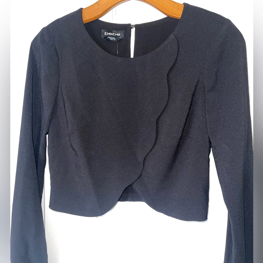Bebe long sleeve scalloped edge wrap too size xs